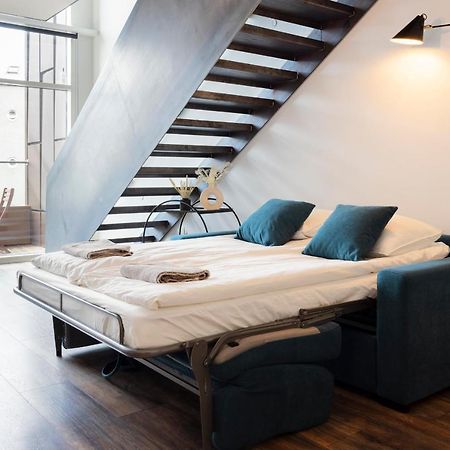 Апартаменты Loft-Style Duplex With Balcony In Downtown Рейкьявик Экстерьер фото